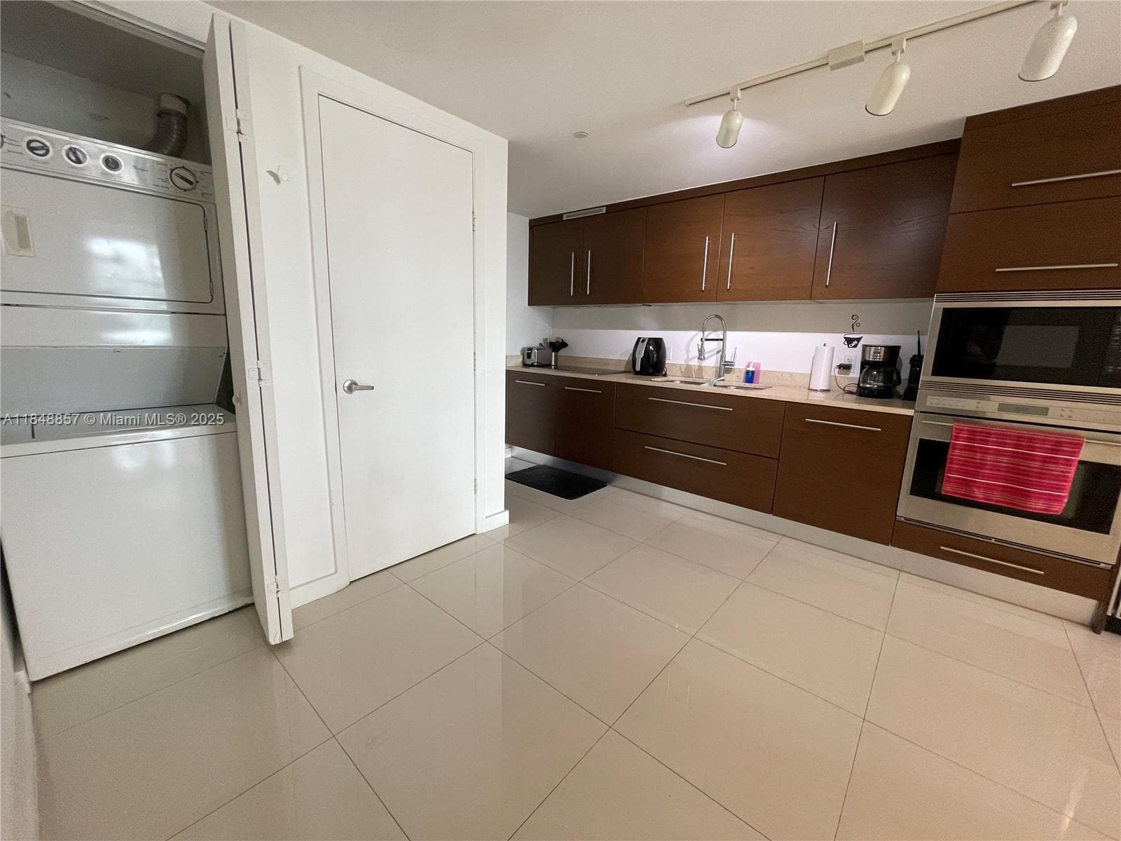485 Brickell Ave # 3711, Miami, FL 33131 photo 3