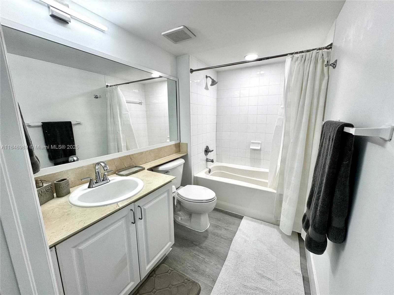 1155 Brickell Bay Dr # 906, Miami, FL 33131 photo 5
