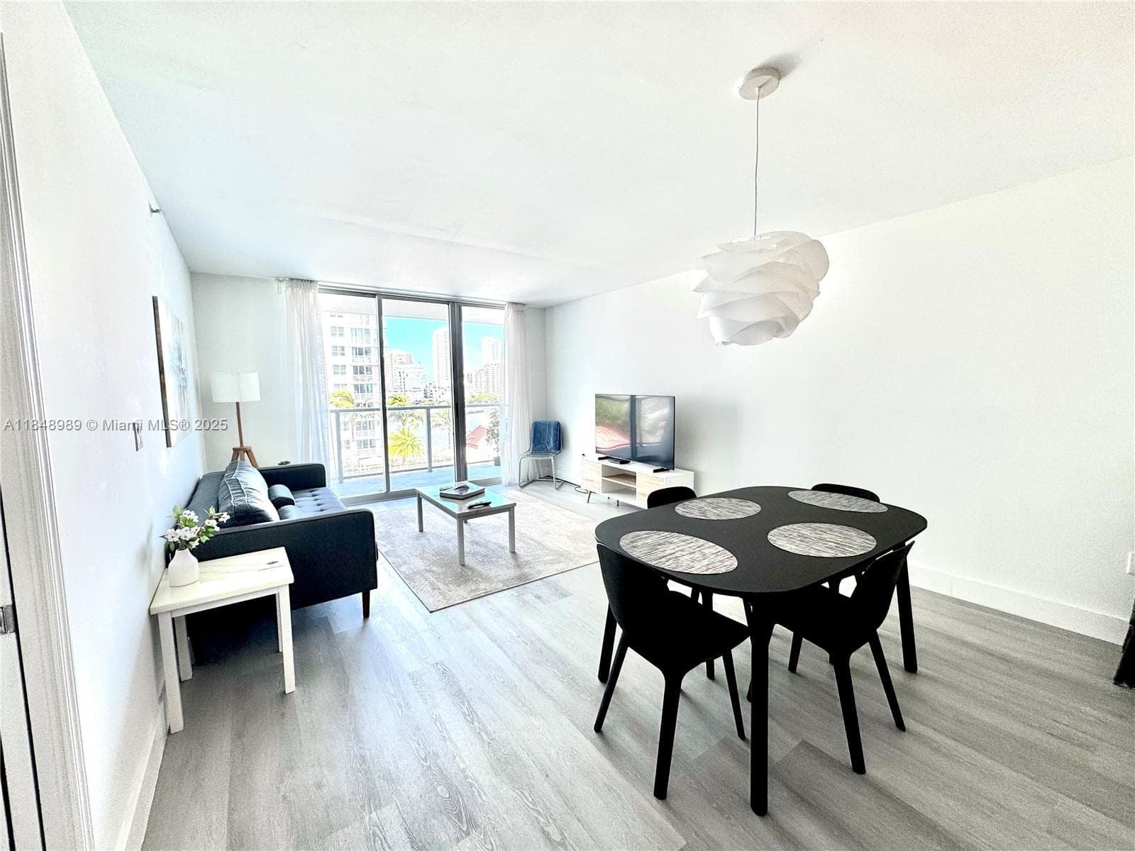1155 Brickell Bay Dr # 906, Miami, FL 33131 photo 4