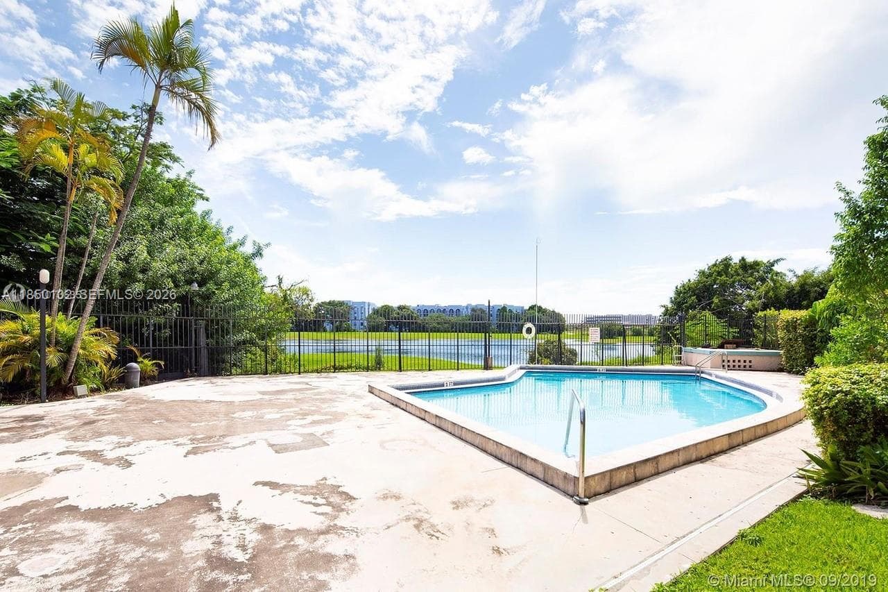 9682 Fontainebleau Blvd # 401, Miami, FL 33172 photo 3