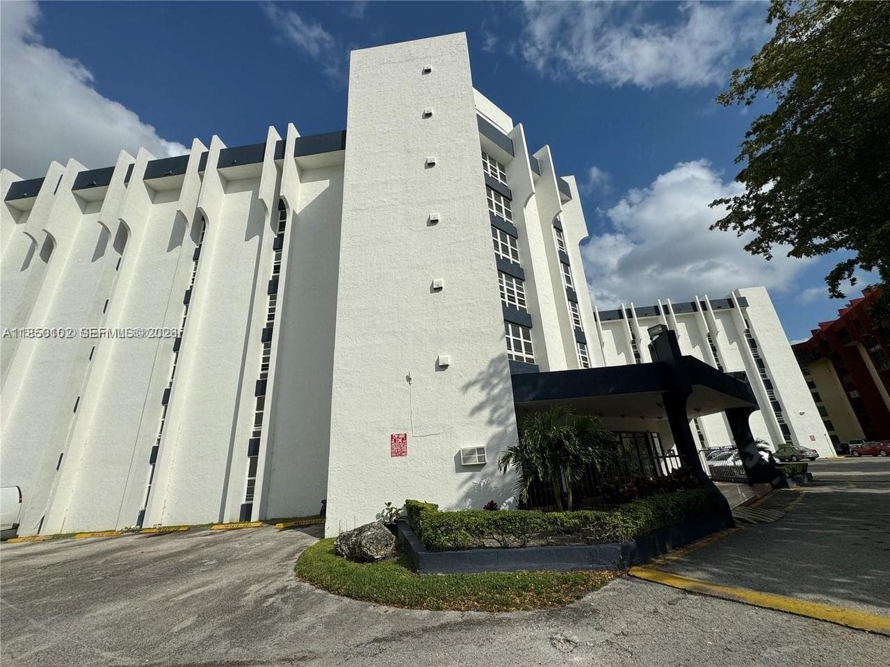 9682 Fontainebleau Blvd # 401, Miami, FL 33172 photo 5