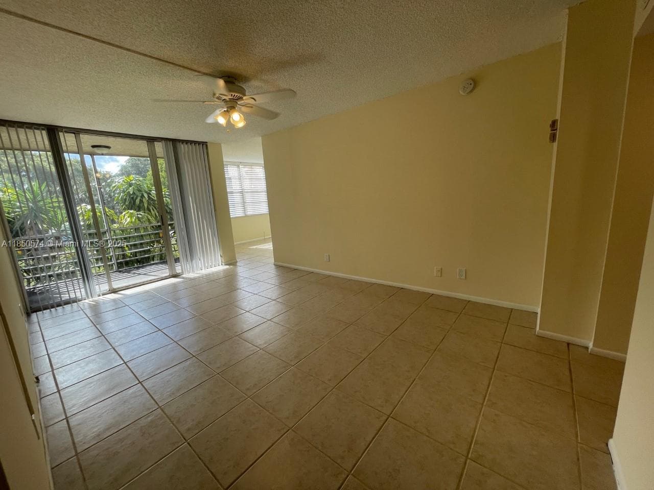 9431 Live Oak Pl # 203, Davie, FL 33324
