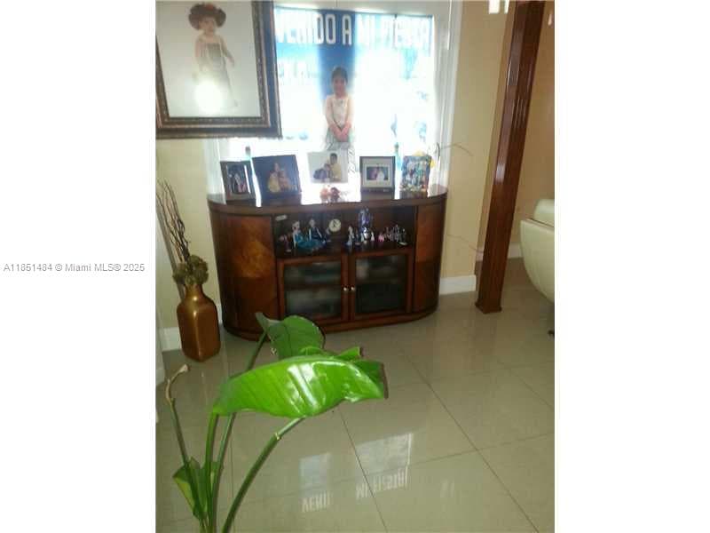 321 NW 13th Ave, Miami, FL 33125 photo 2