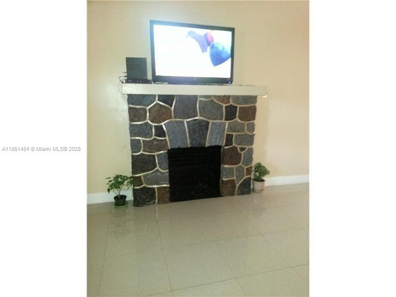 321 NW 13th Ave, Miami, FL 33125 photo 3