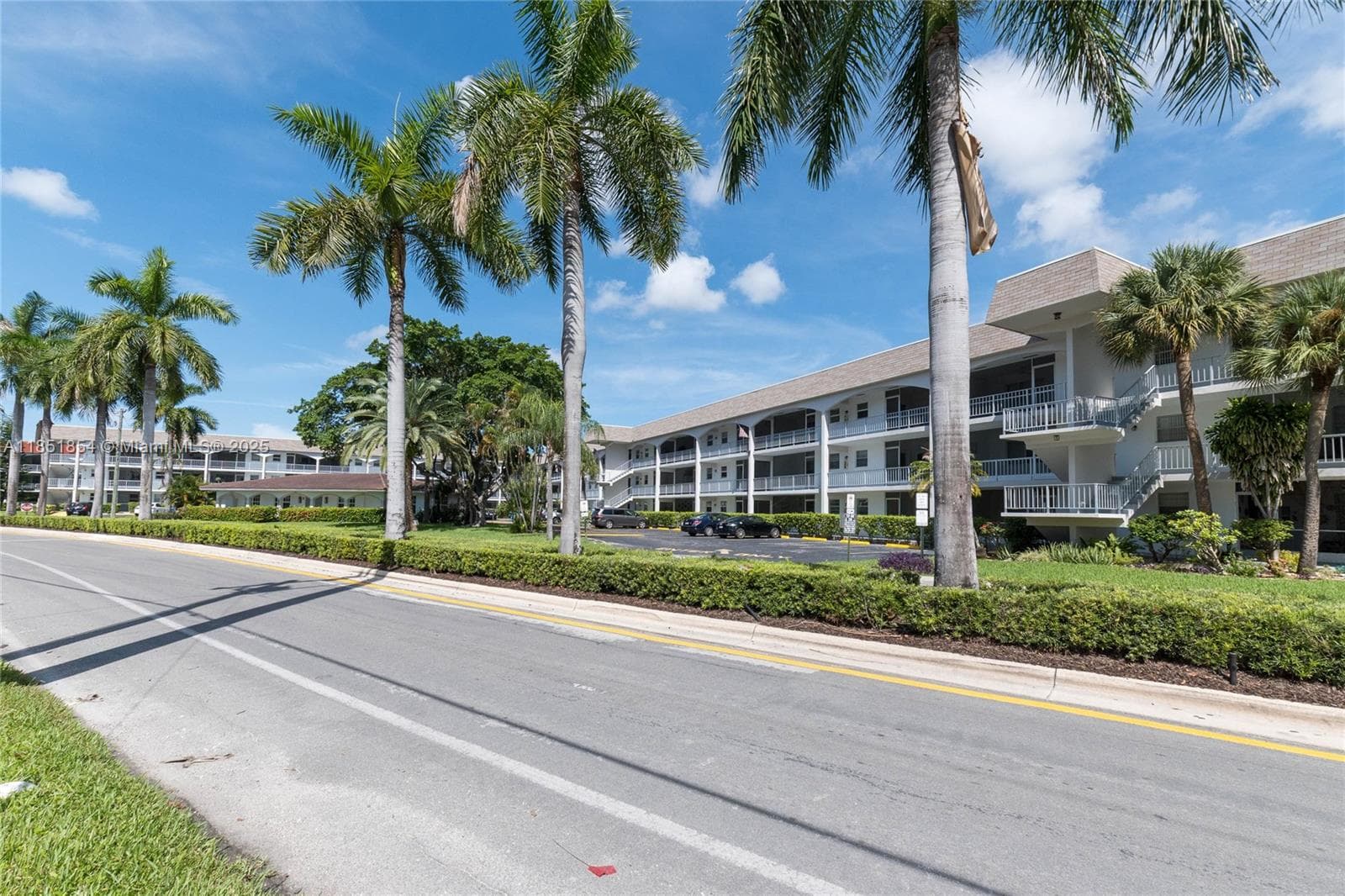 581 Blue Heron Dr # 301-B, Hallandale Beach, FL 33009