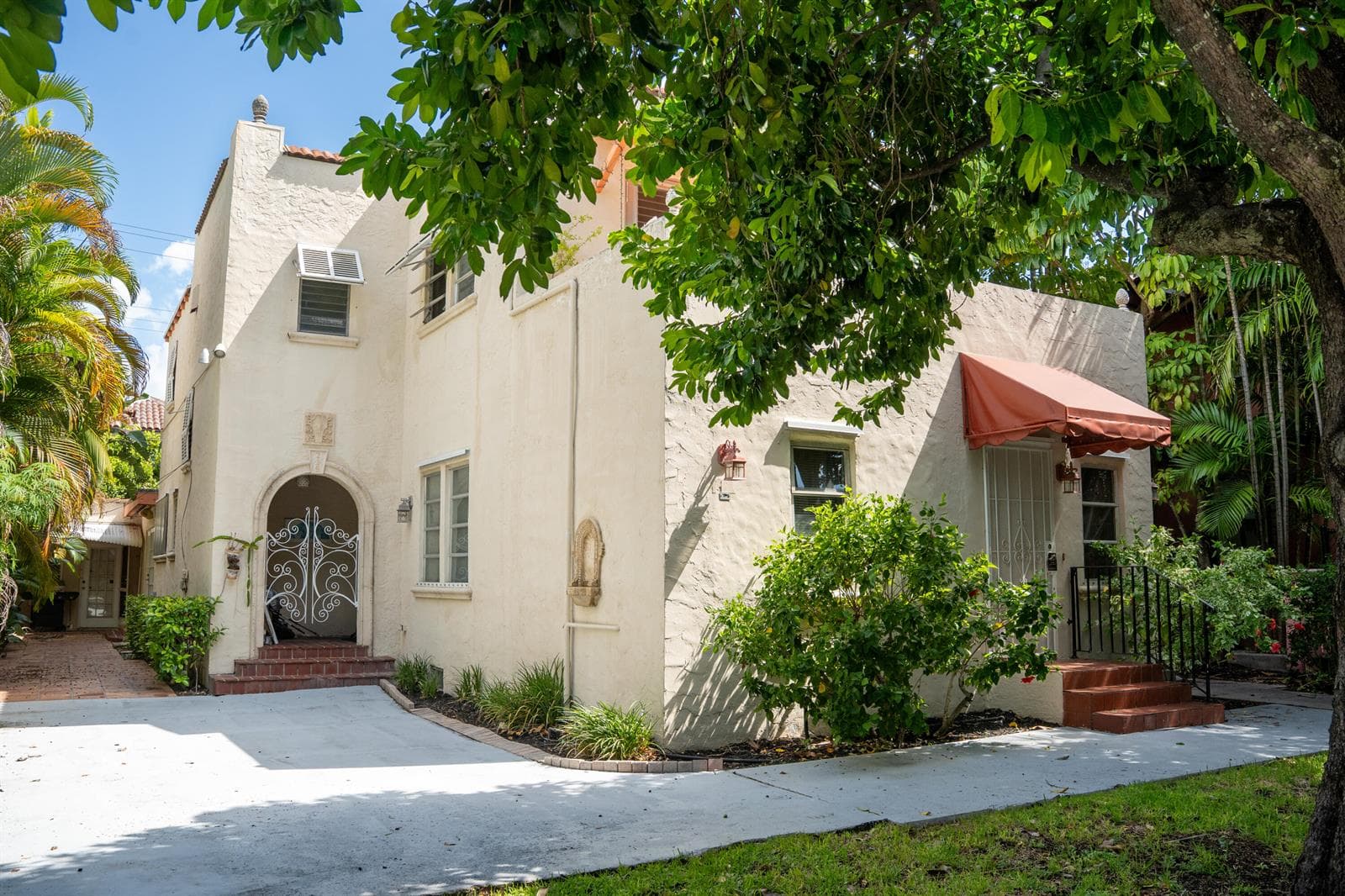 219 Seminole Avenue, Palm Beach, FL 33480 photo 2
