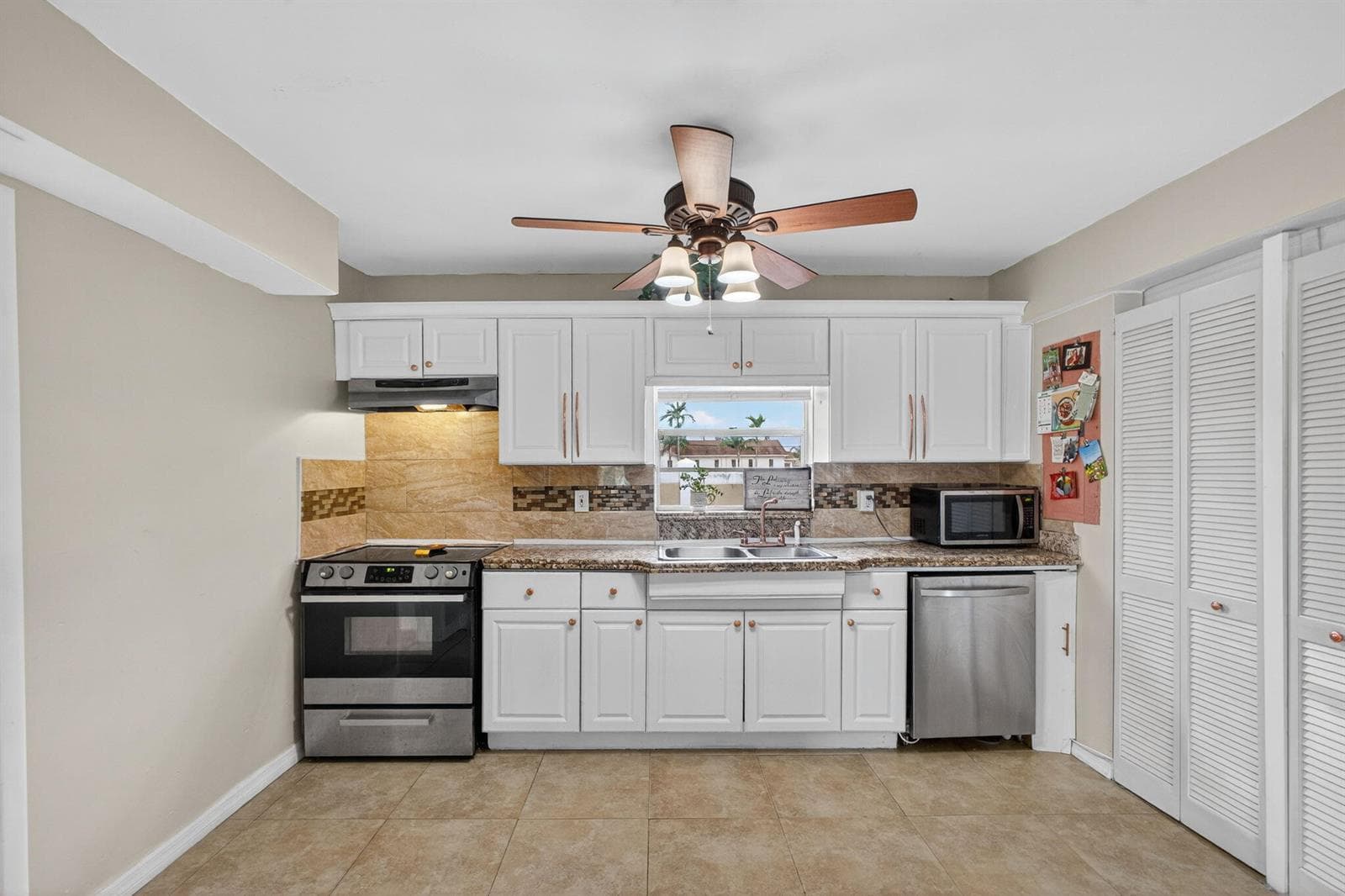 1136 W 7th Street, Riviera Beach, FL 33404 photo 2