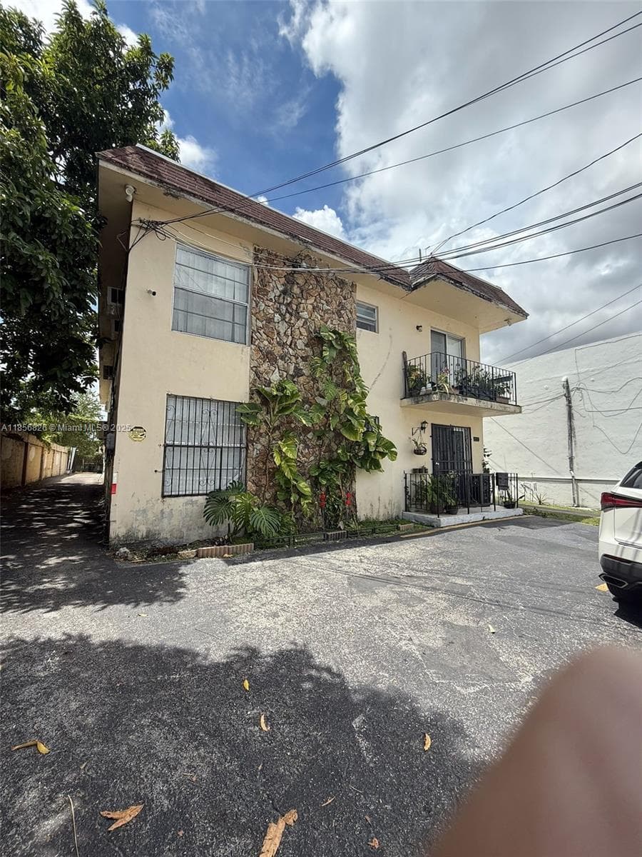 1520 SW 1st St, Miami, FL 33135 photo 2