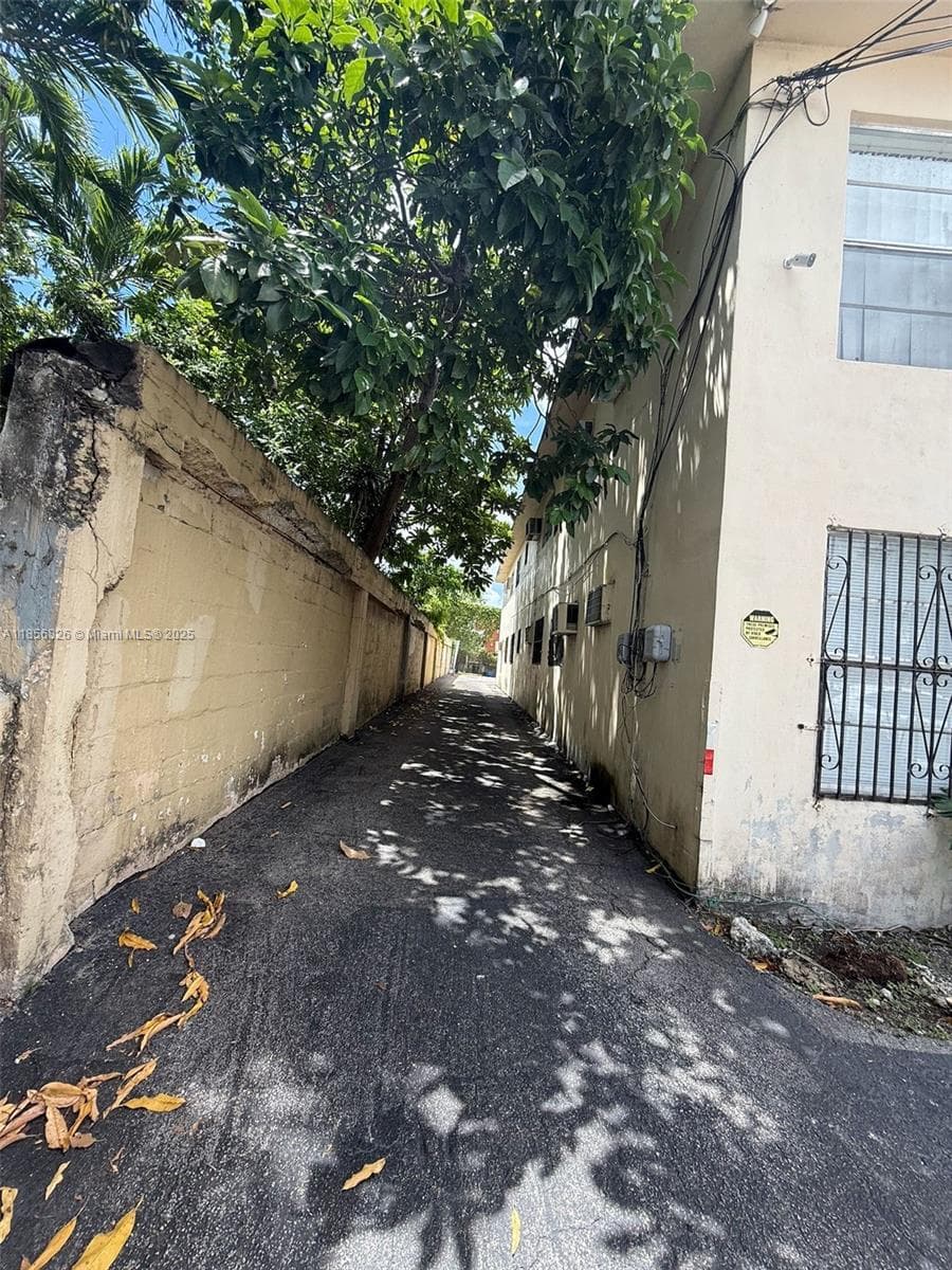 1520 SW 1st St, Miami, FL 33135 photo 3