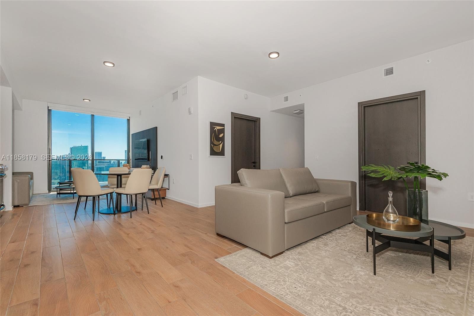 398 NE 5th St # 4417, Miami, FL 33132 photo 3