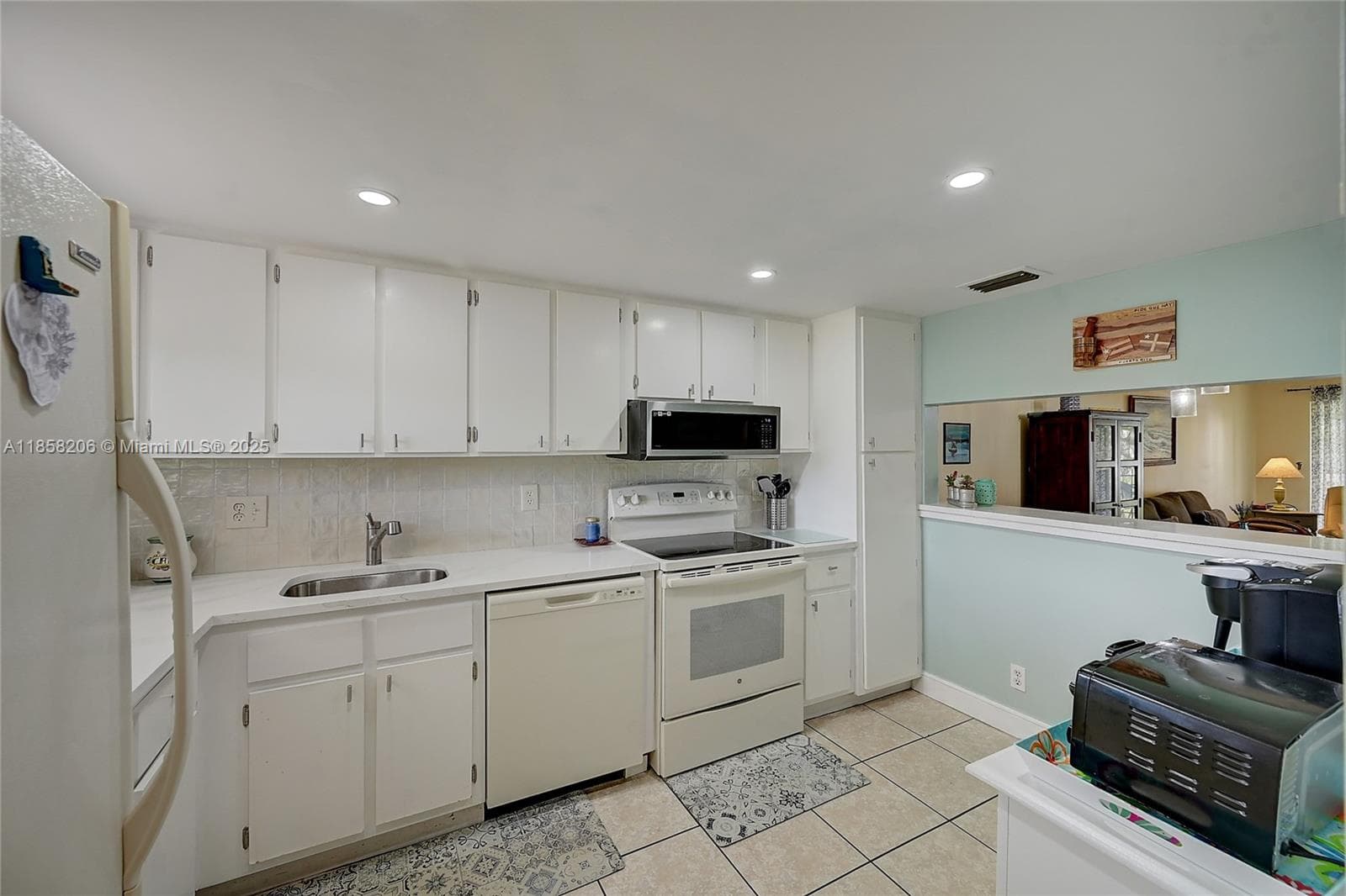 3186 Via Poinciana # 203, Lake Worth, FL 33467 photo 3