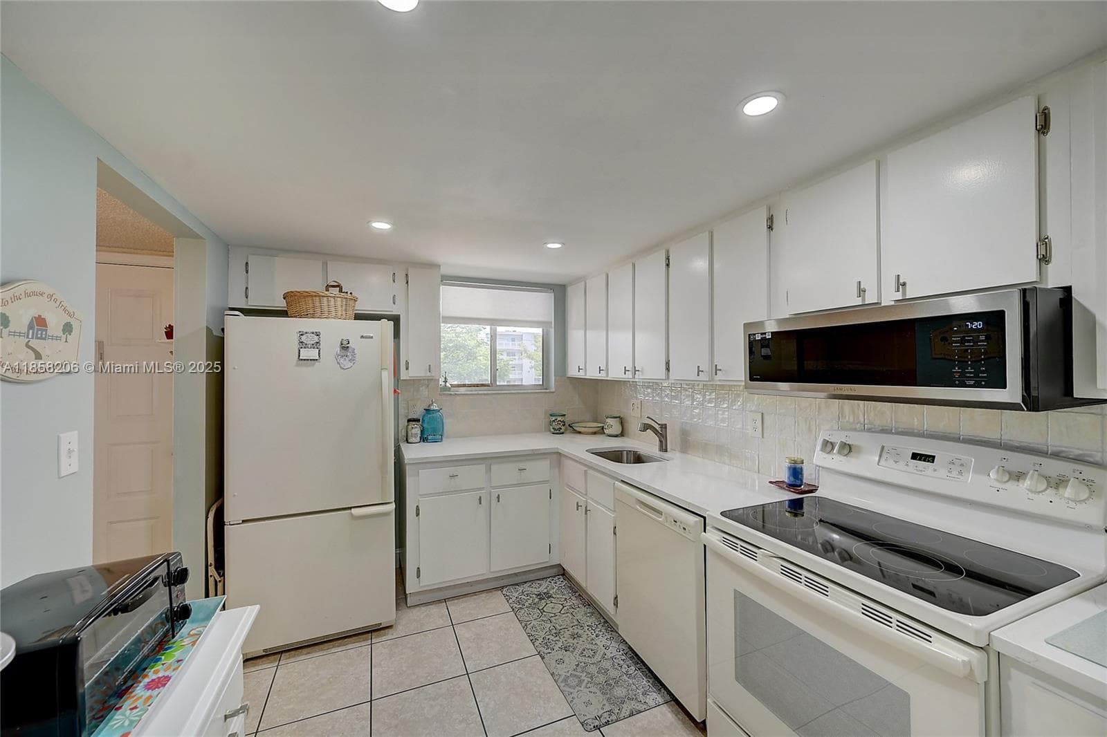 3186 Via Poinciana # 203, Lake Worth, FL 33467 photo 4