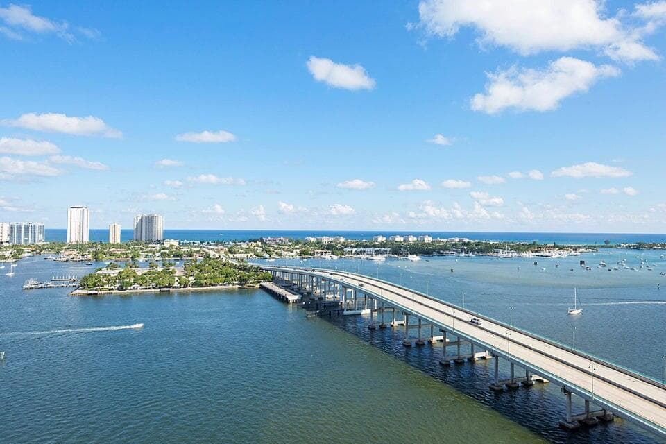 2640 Lake Shore Drive # 2011, Riviera Beach, FL 33404 photo 2