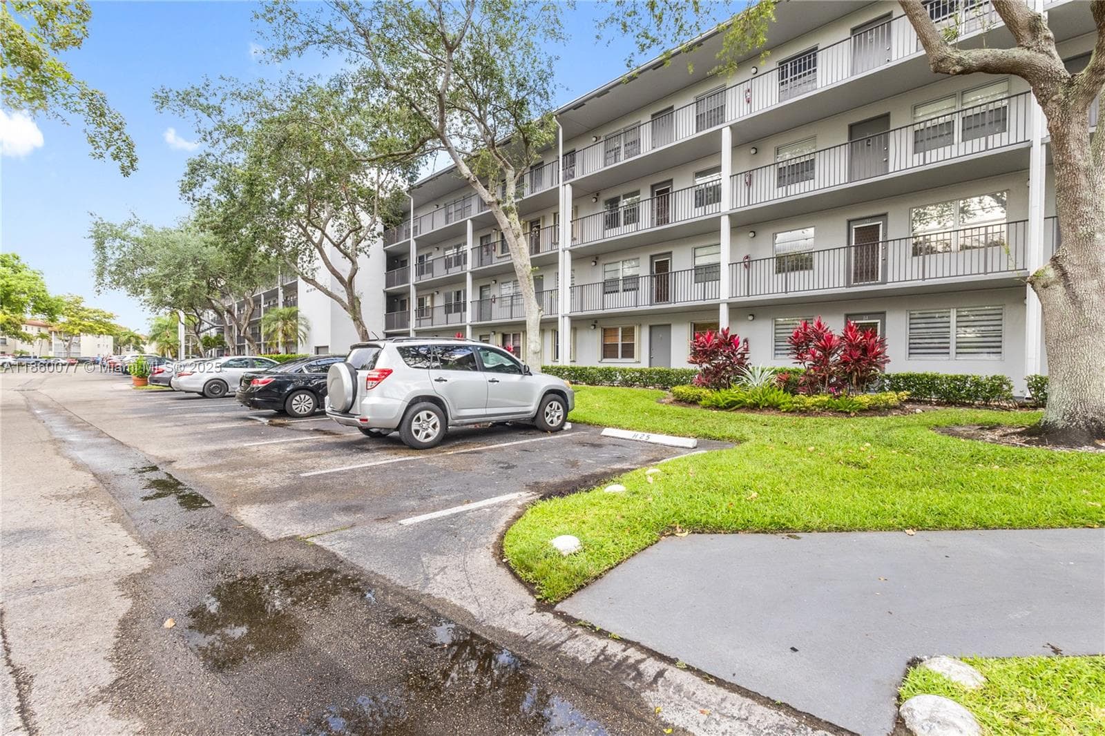 251 SW 132 way # 114H, Pembroke Pines, FL 33027
