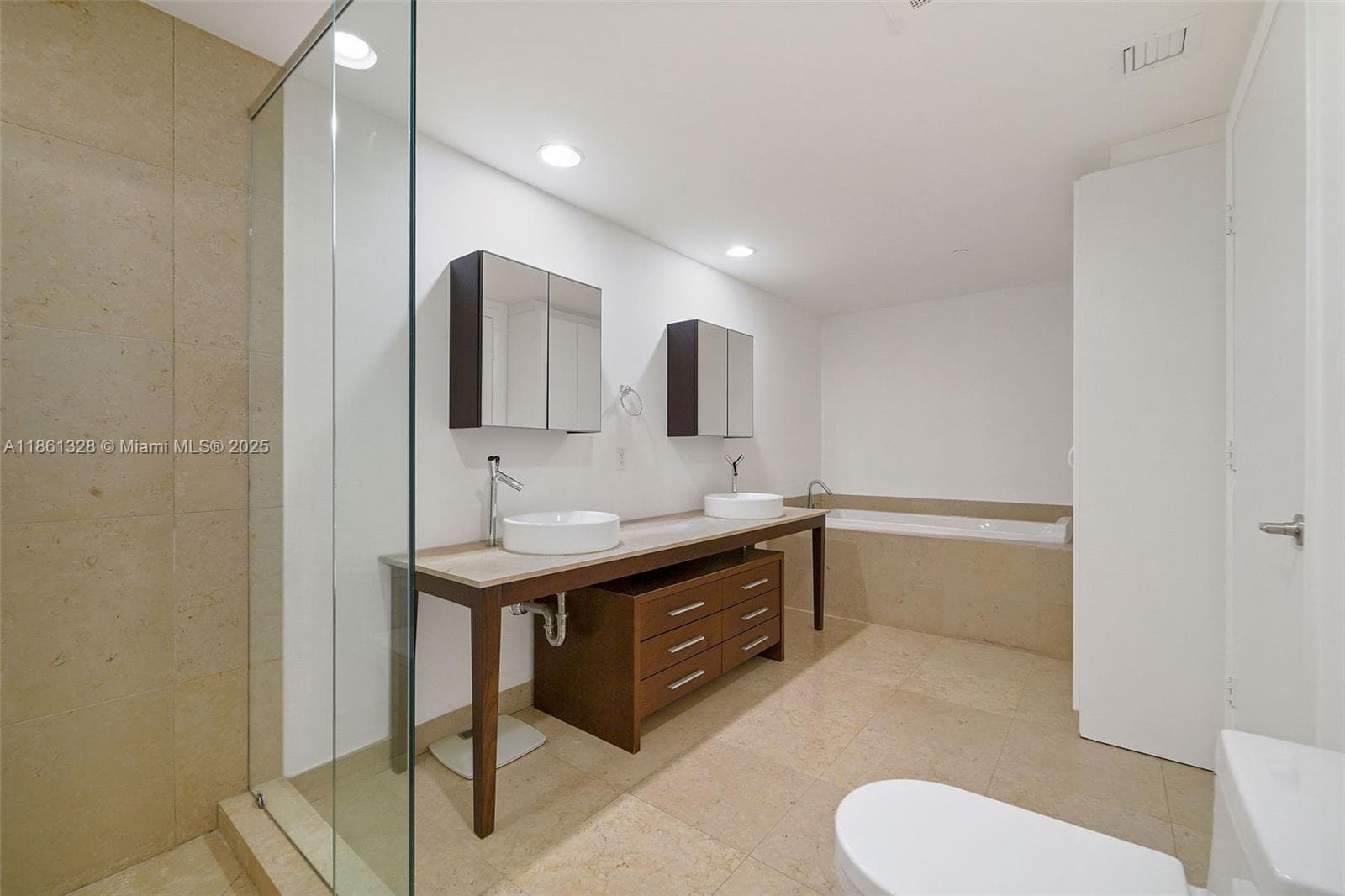 495 Brickell Ave # 402, Miami, FL 33131 photo 5