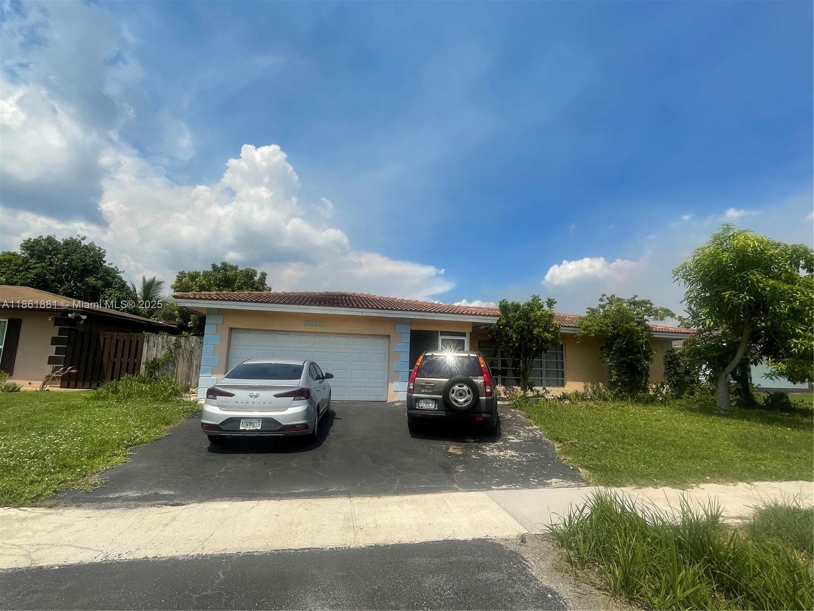 8203 NW 73rd Ter, Tamarac, FL 33321 photo 2