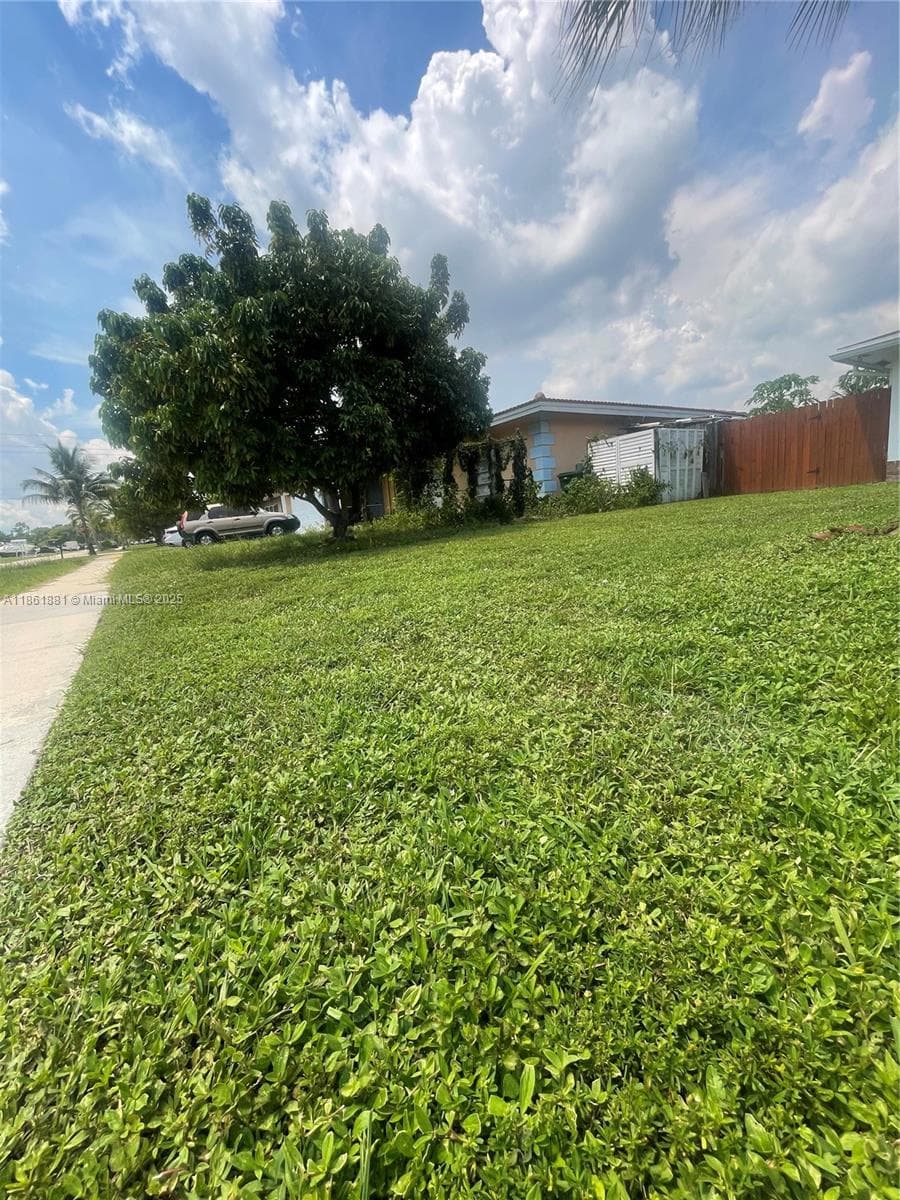 8203 NW 73rd Ter, Tamarac, FL 33321 photo 5
