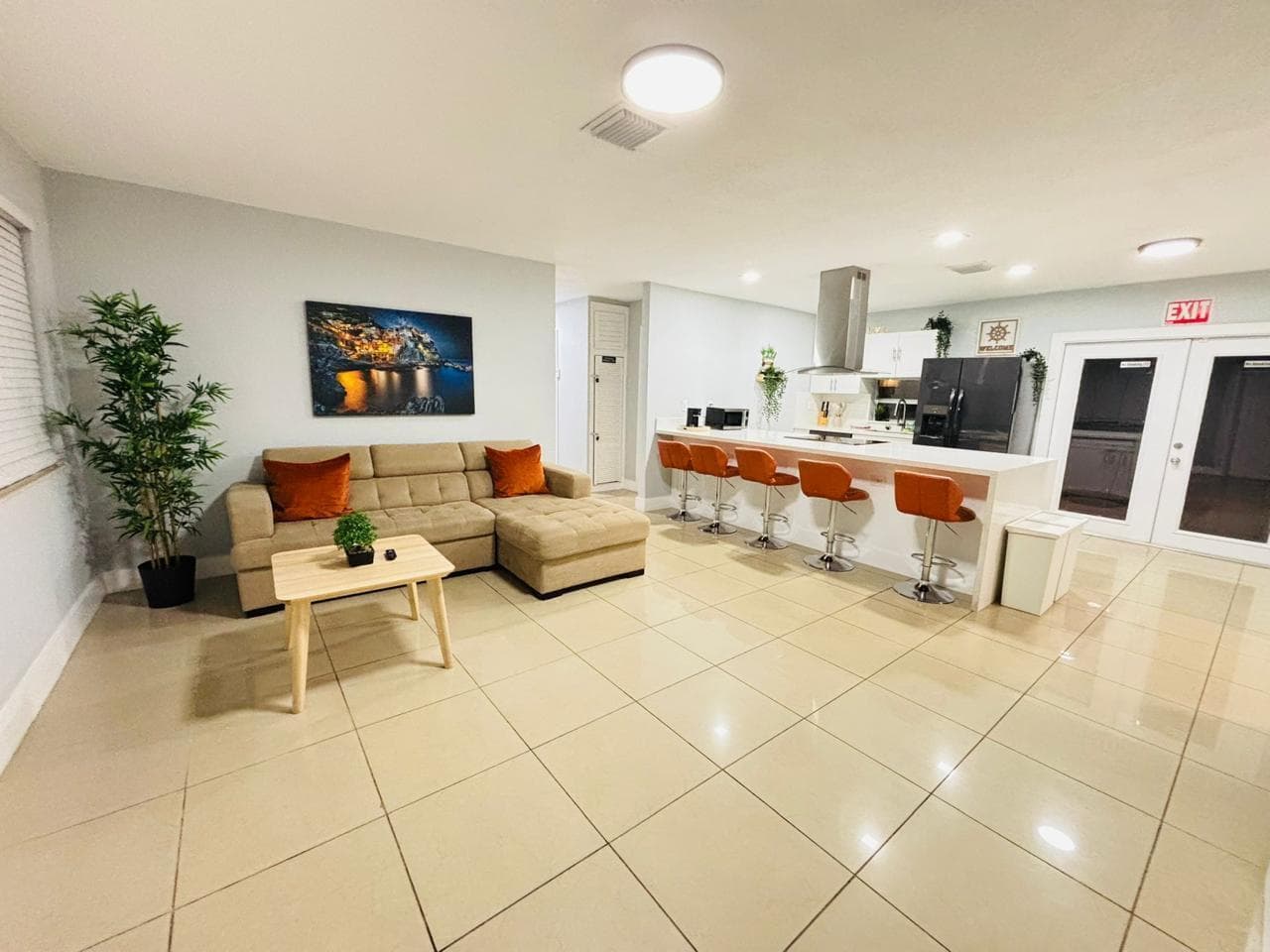 2010 NE 1st Avenue, Pompano Beach, FL 33060 photo 2