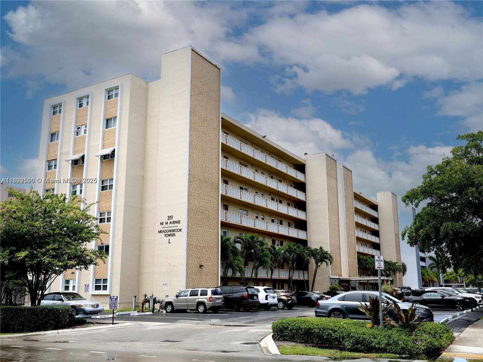 319 NE 14th Ave # 505, Hallandale Beach, FL 33009 photo 2