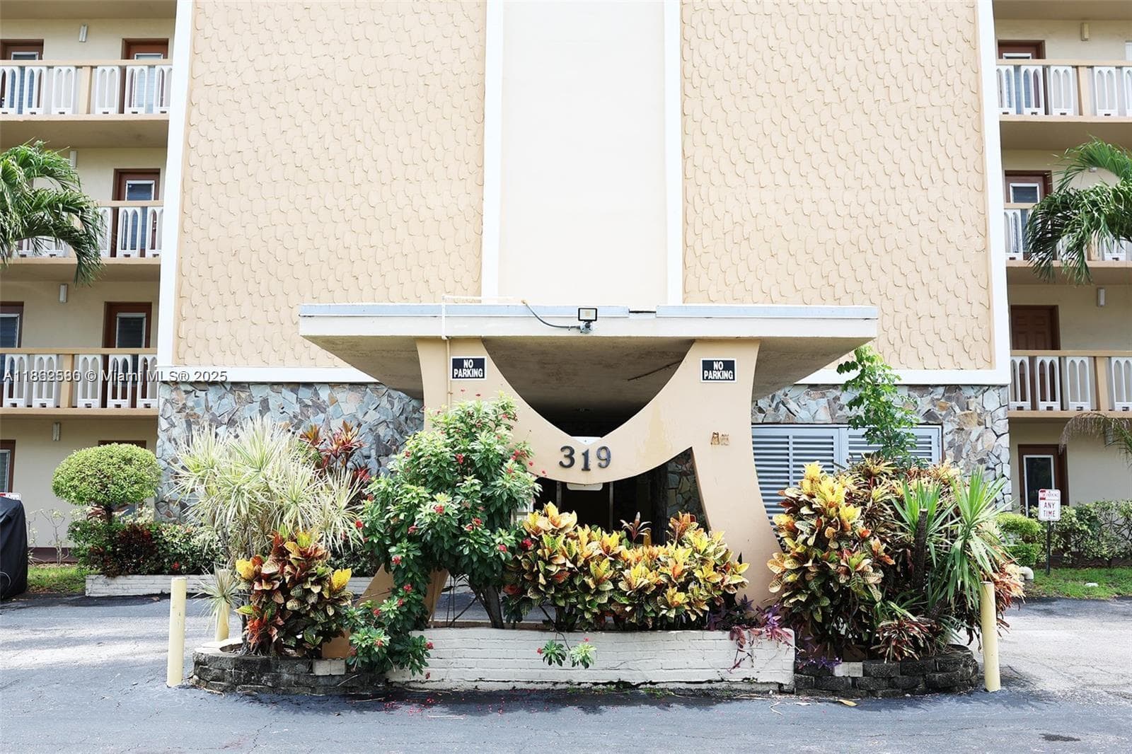 319 NE 14th Ave # 505, Hallandale Beach, FL 33009 photo 3