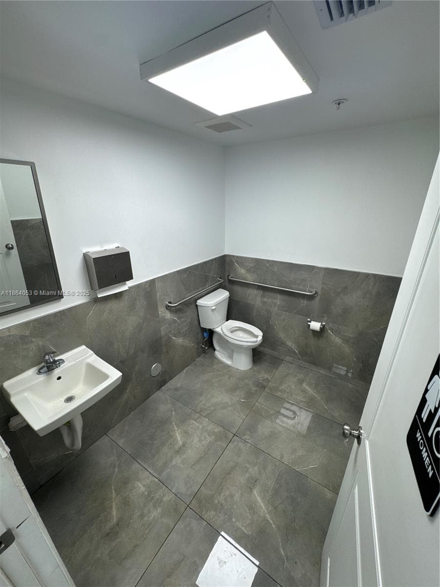 10859 NW 21st St, Sweetwater, FL 33172 photo 4