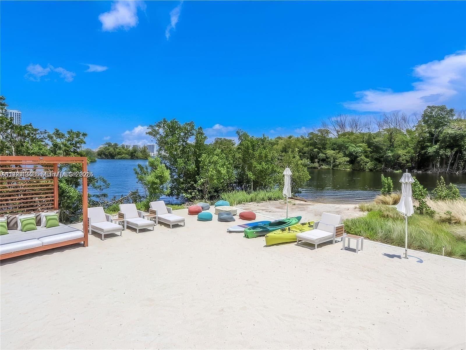 16385 Biscayne Blvd # 2118, North Miami Beach, FL 33160 photo 4