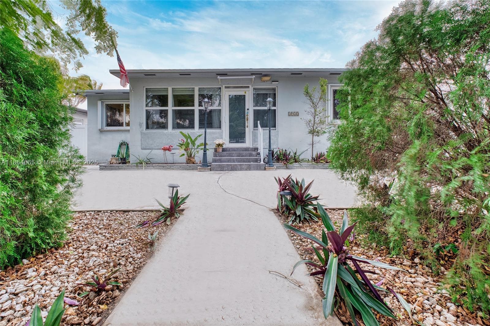 1923 Dewey St, Hollywood, FL 33020