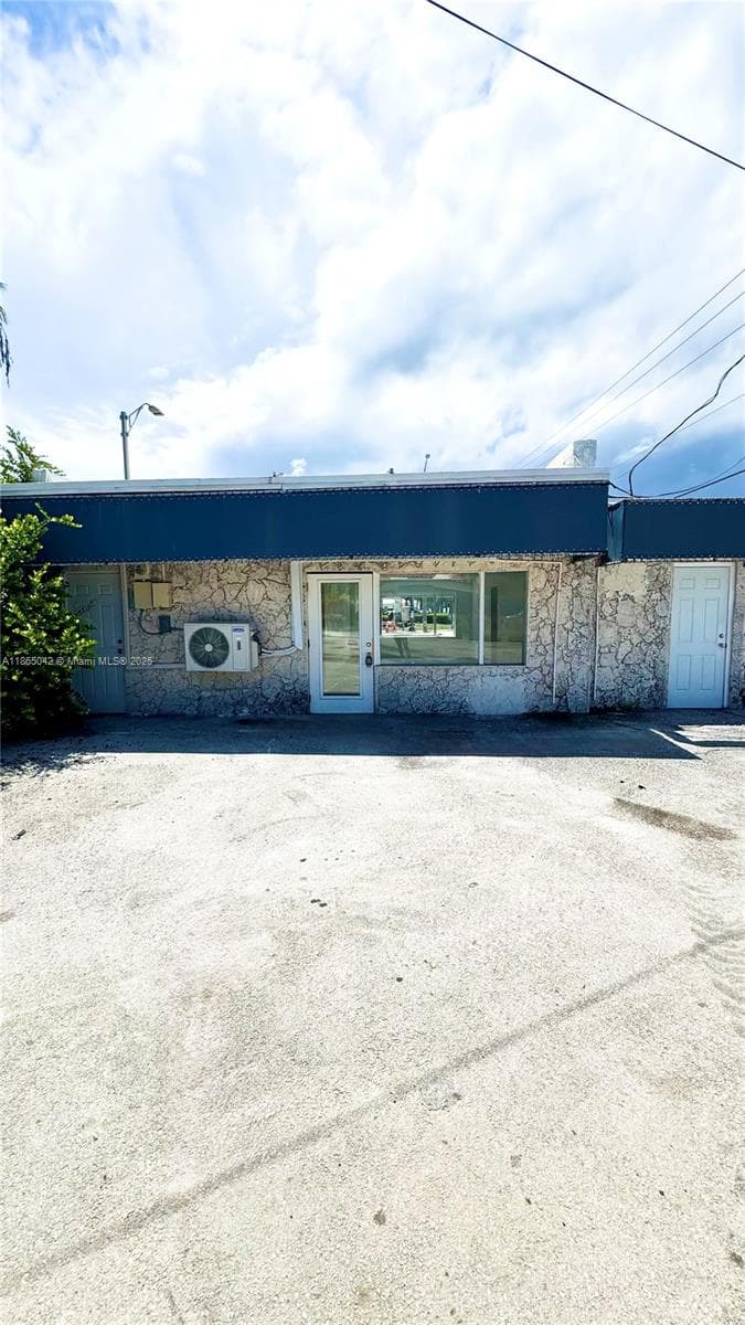 1200 S Federal Hwy, Fort Lauderdale, FL 33316 photo 2