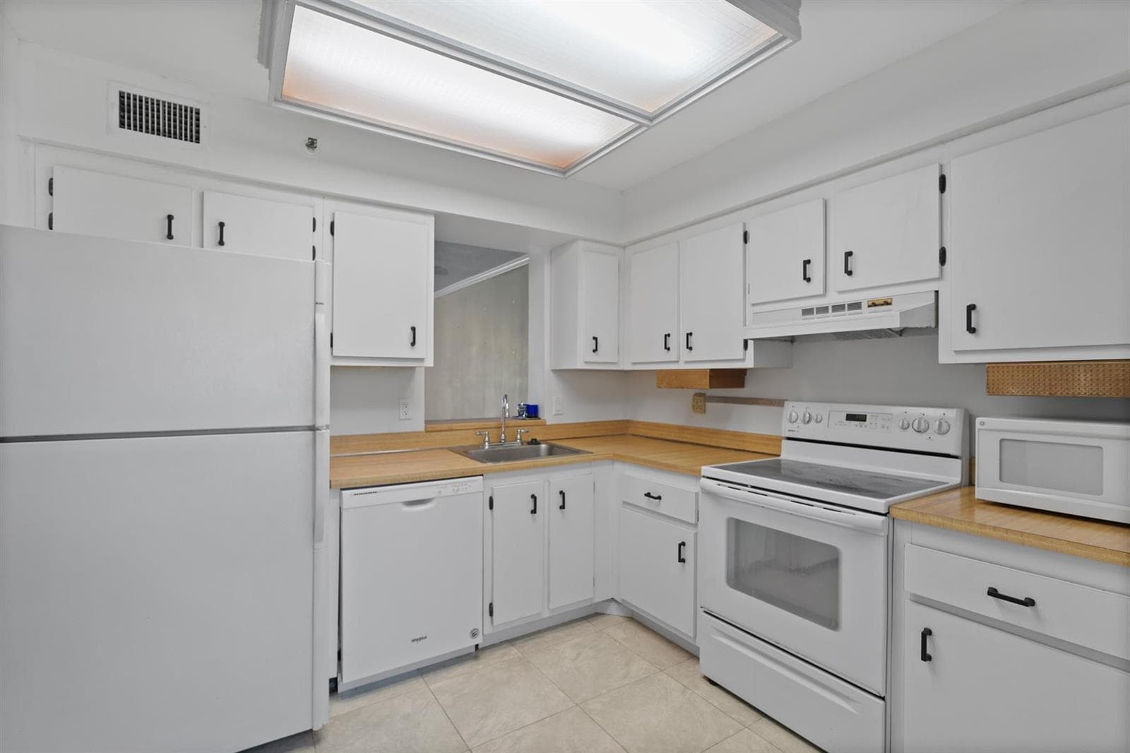4550 NW 18th Avenue # 301, Deerfield Beach, FL 33064 photo 2
