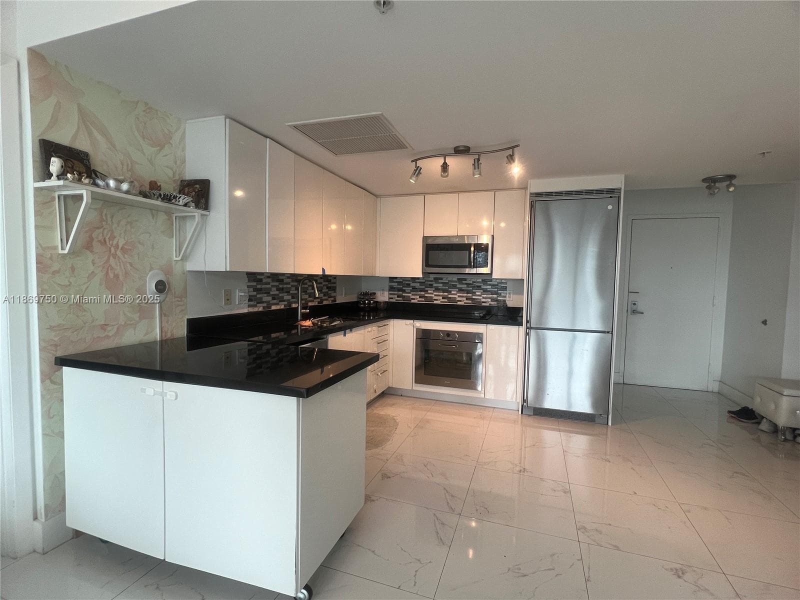 92 SW 3rd St # 3803, Miami, FL 33130 photo 3
