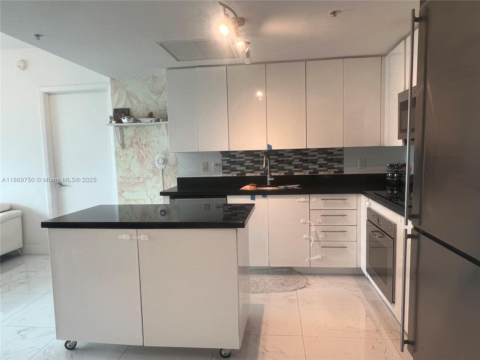 92 SW 3rd St # 3803, Miami, FL 33130 photo 5