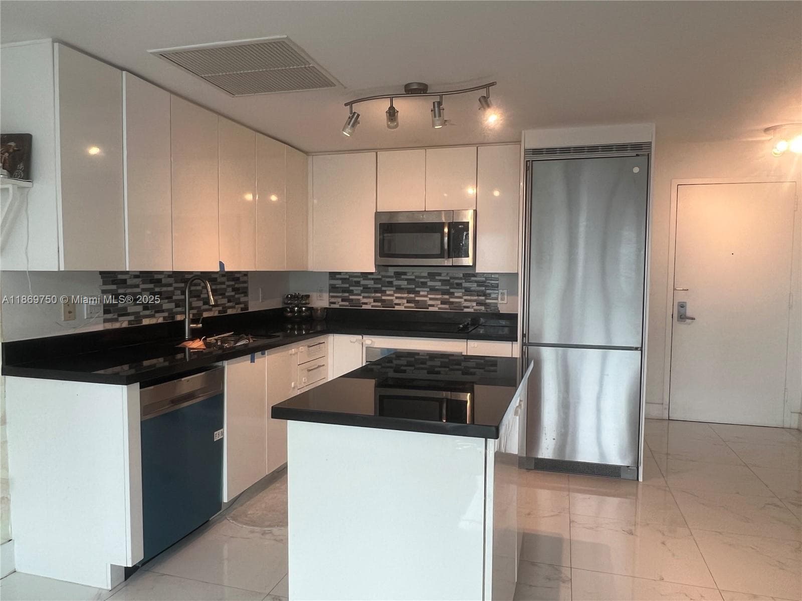 92 SW 3rd St # 3803, Miami, FL 33130 photo 4