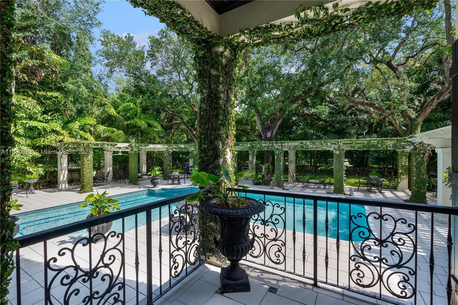 612 Sunset Dr, Coral Gables, FL 33143 photo 4