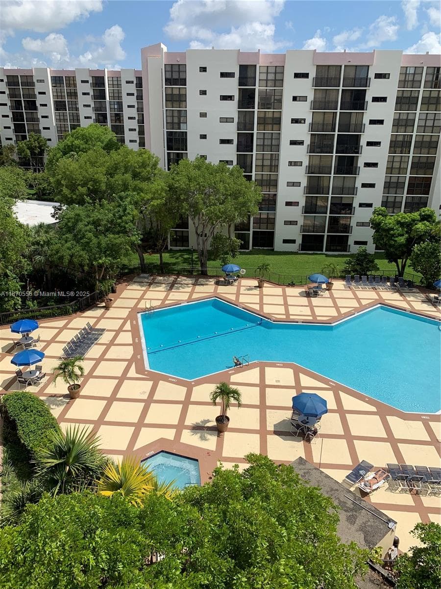 17021 N Bay Rd # 1025, Sunny Isles Beach, FL 33160