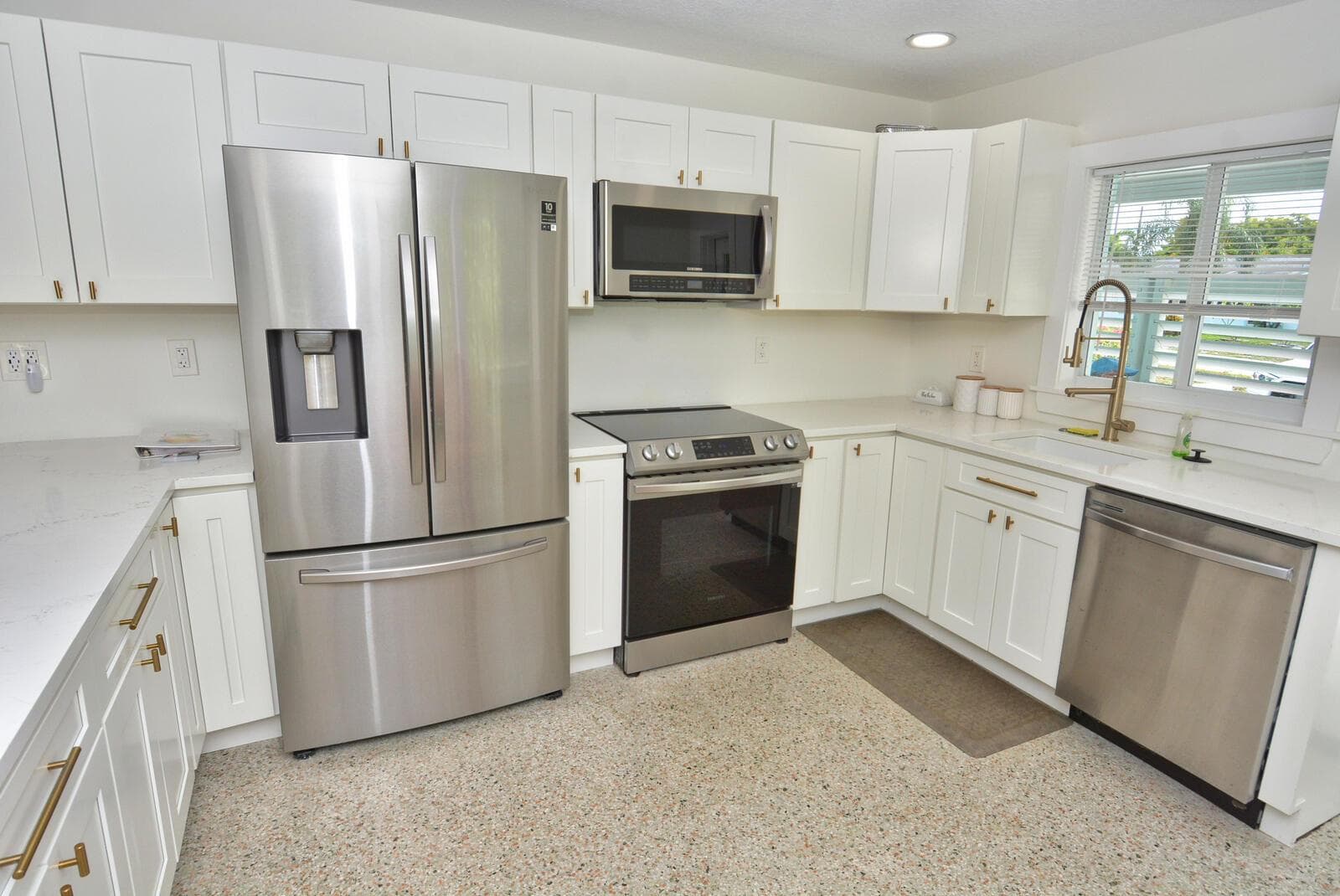 1395 NE Flora Place, Jensen Beach, FL 34957 photo 4