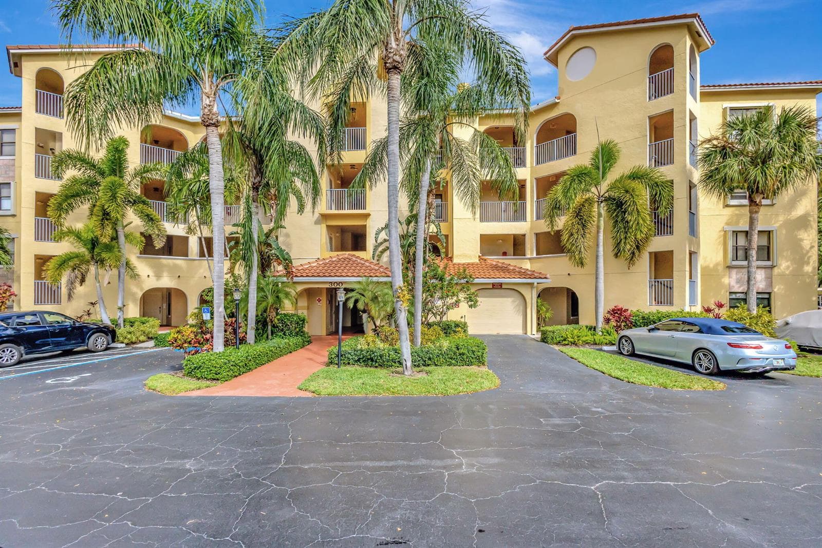 300 Uno Lago Drive # 101, Juno Beach, FL 33408 photo 3