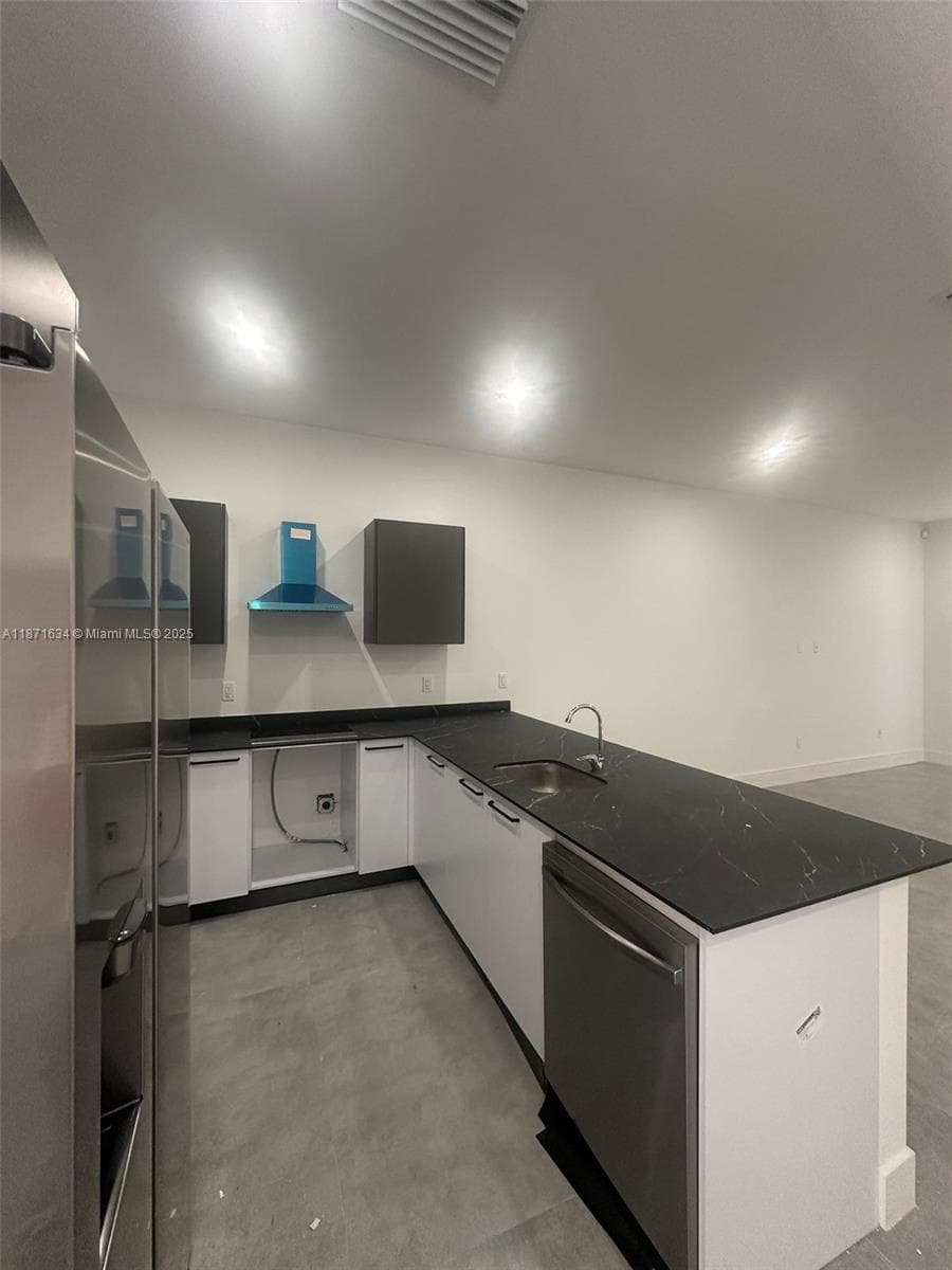 2423 NW 23rd Ln, Fort Lauderdale, FL 33311 photo 2