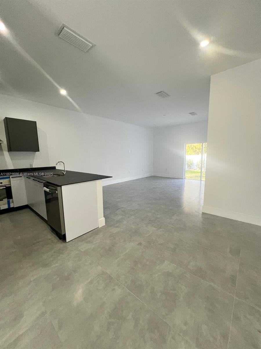 2421 NW 23rd Ln, Fort Lauderdale, FL 33311 photo 4