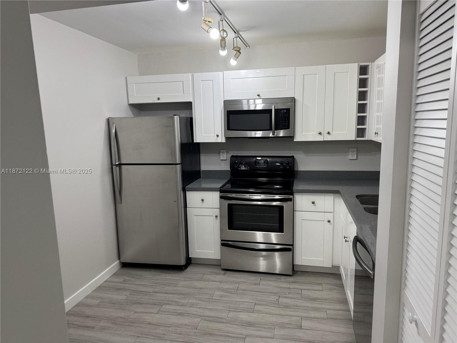 721 N Pine Island Rd # 201, Plantation, FL 33324 photo 3