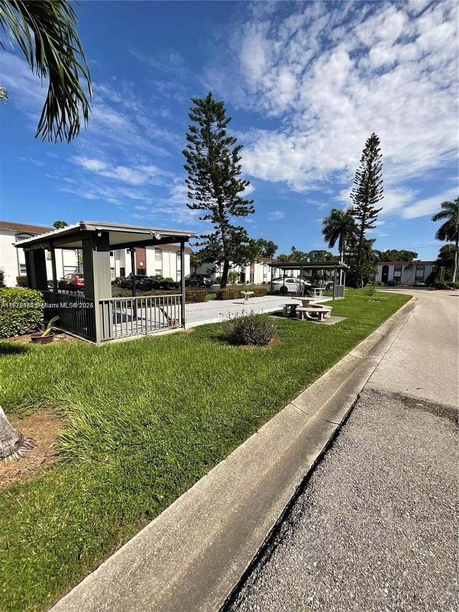 2828 Jackson Street # I3, Fort Myers, FL 33901 photo 2