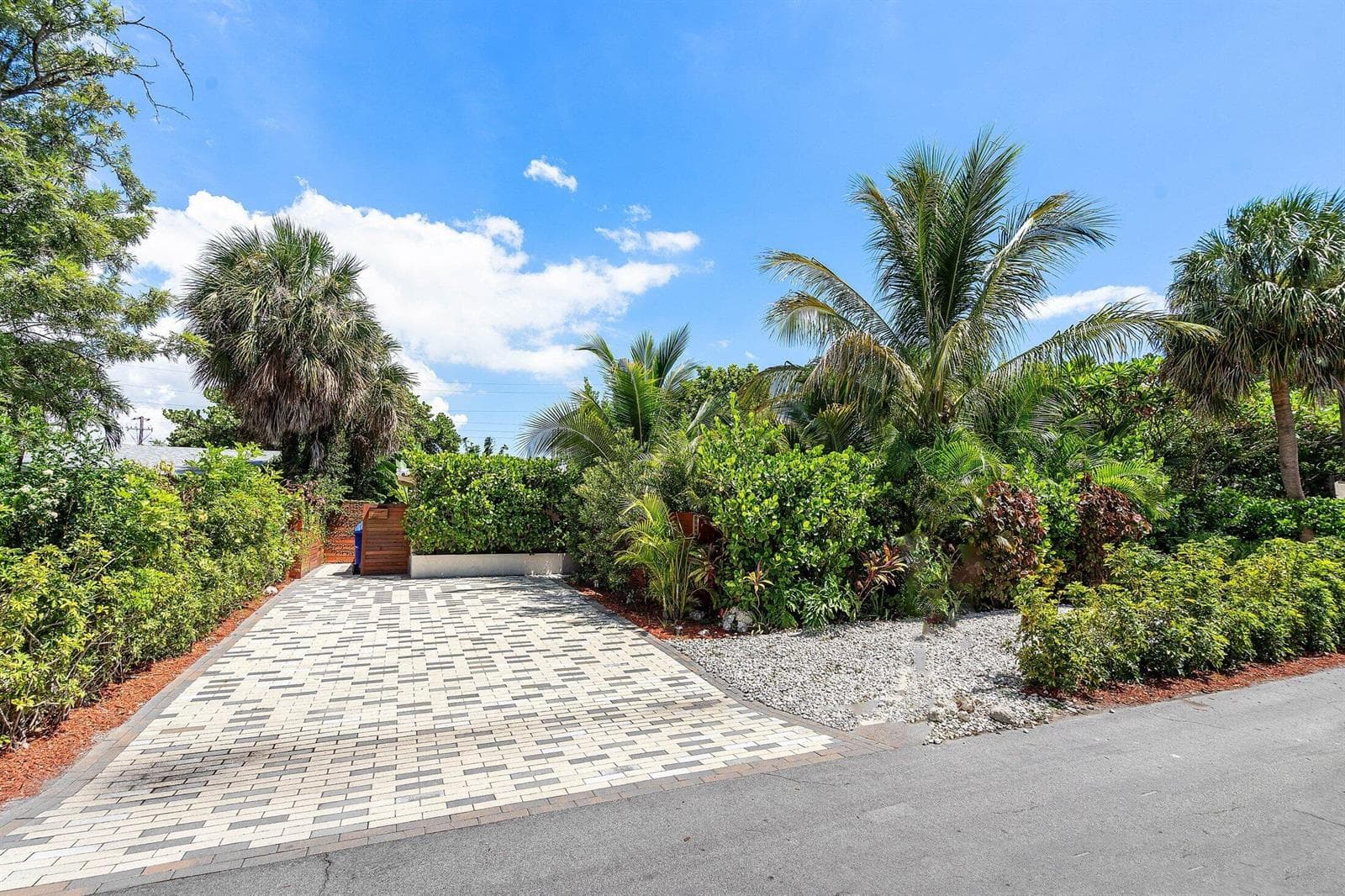 2041 NE 30th Street, Fort Lauderdale, FL 33306 photo 2