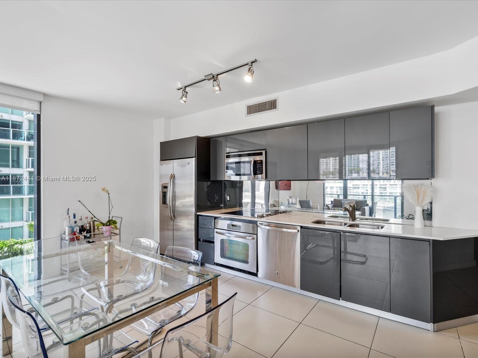 31 SE 6th St # 802, Miami, FL 33131 photo 5