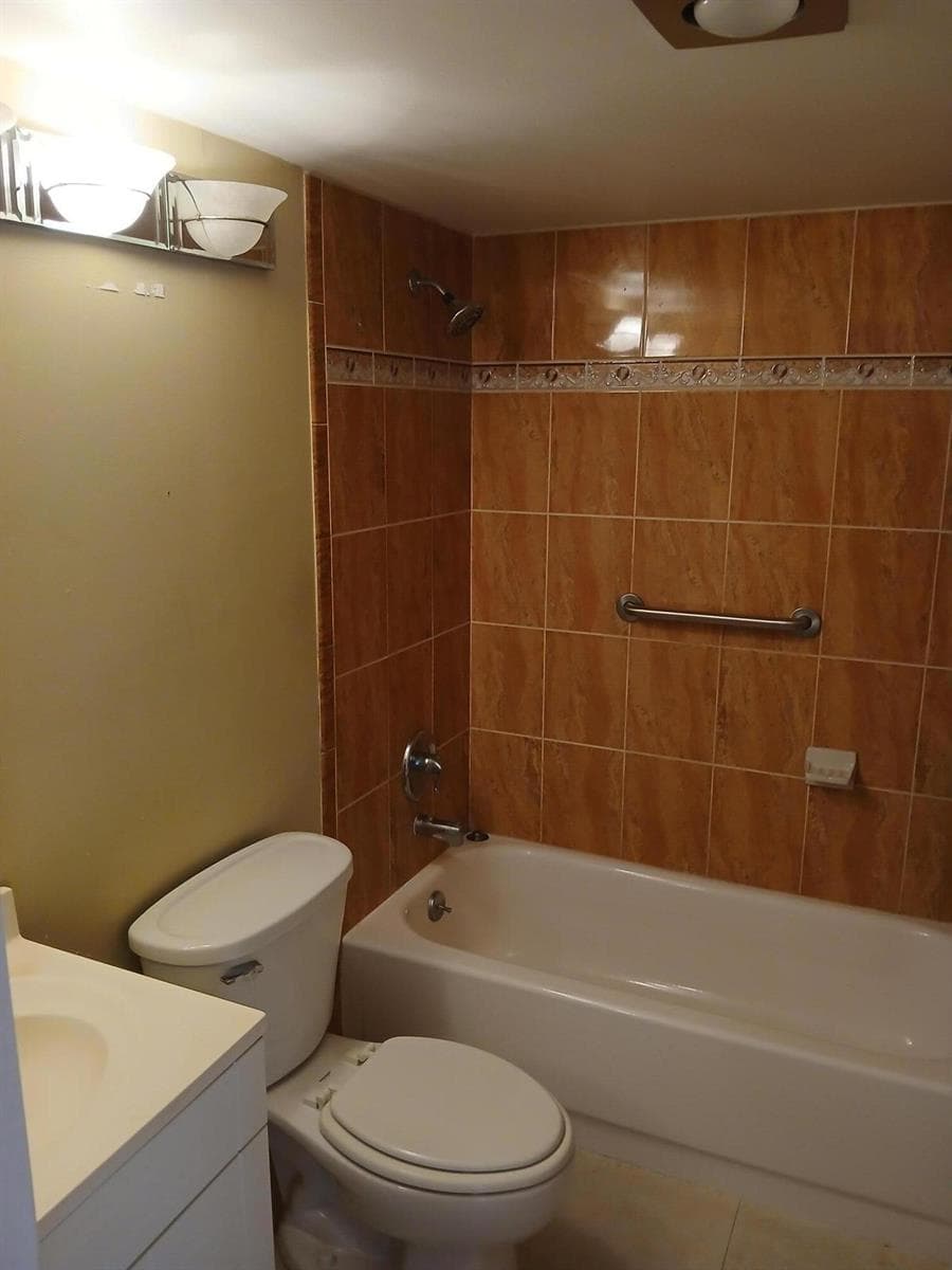 250 Durham # 250 F, Deerfield Beach, FL 33442 photo 3