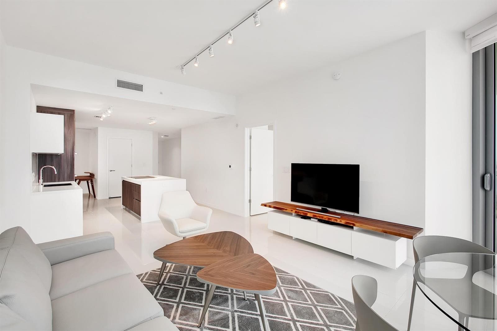 851 NE 1st Avenue # 2005, Miami, FL 33132 photo 2