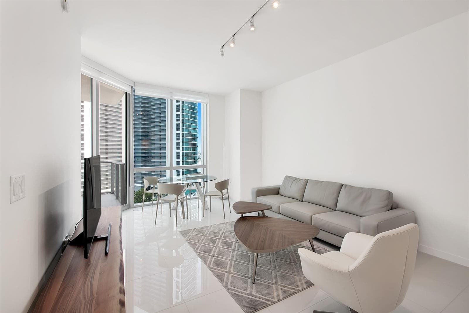 851 NE 1st Avenue # 2005, Miami, FL 33132 photo 3