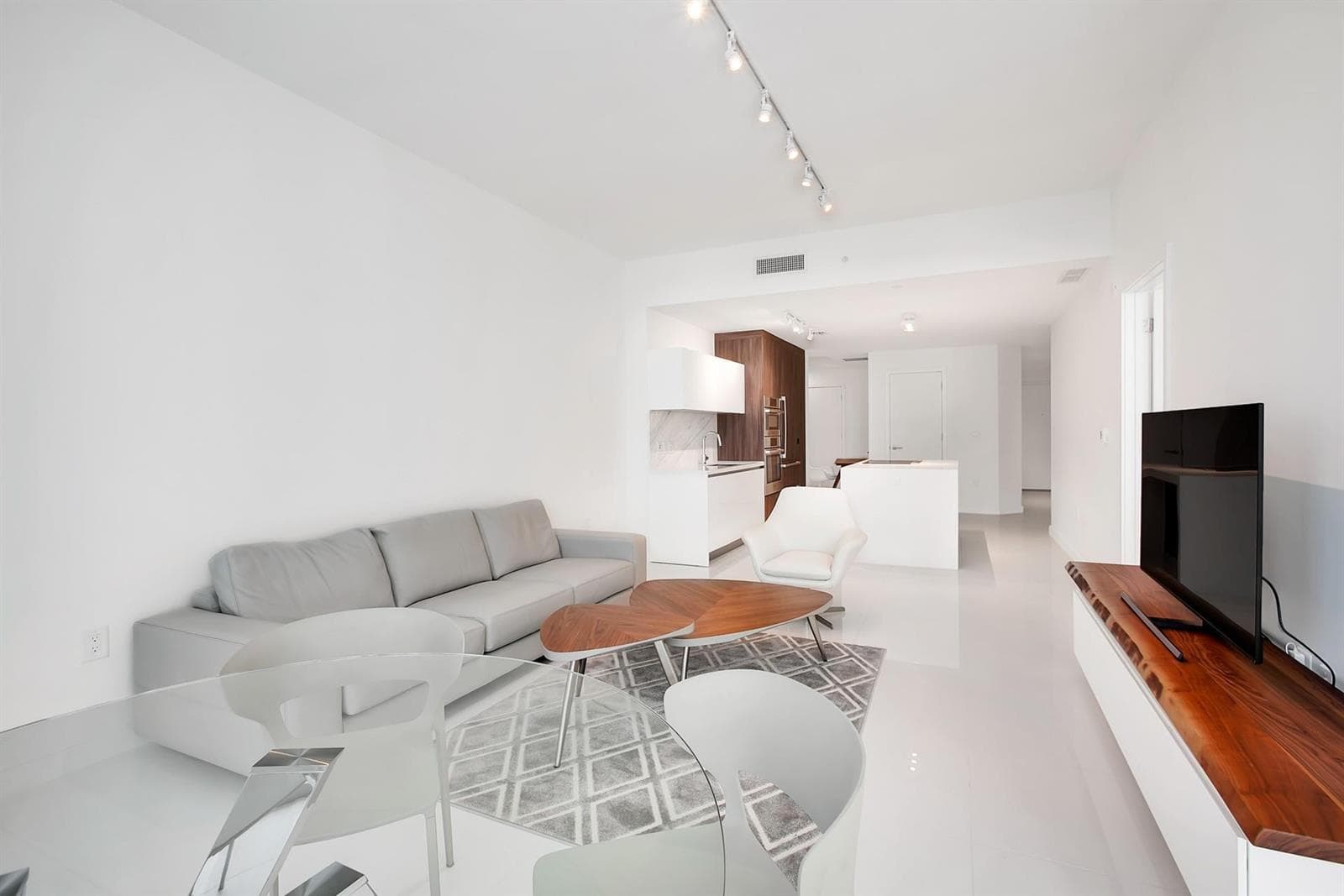 851 NE 1st Avenue # 2005, Miami, FL 33132 photo 4