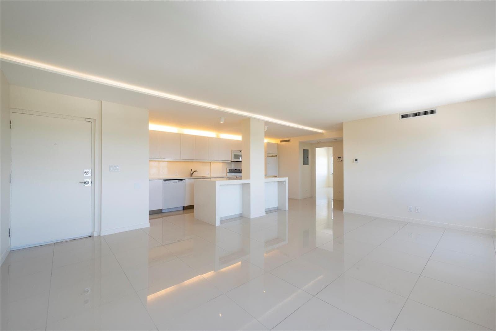 2555 NE 11th Street # 902, Fort Lauderdale, FL 33304 photo 3