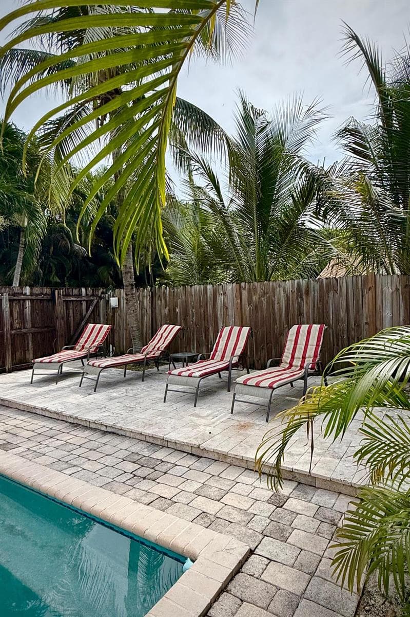 619 NE 7th Avenue, Delray Beach, FL 33483 photo 2