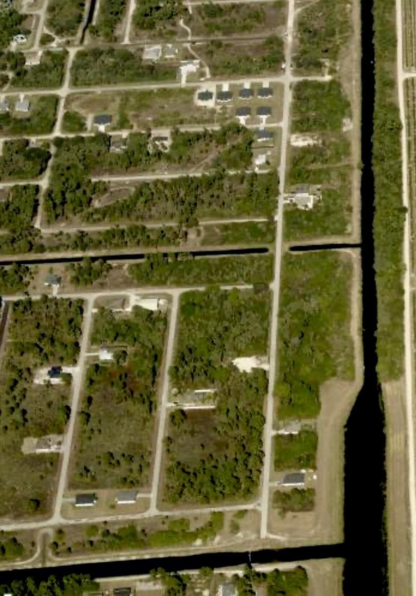 636 Naples Avenue S, Lehigh Acres, FL 33974 photo 2