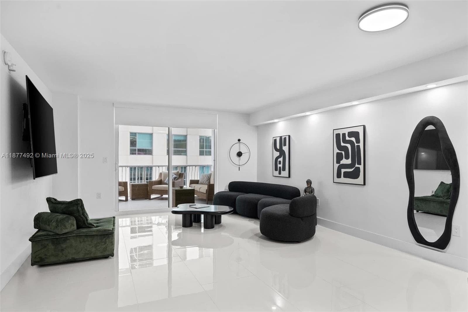 1200 Brickell Bay Dr # 2812, Miami, FL 33131